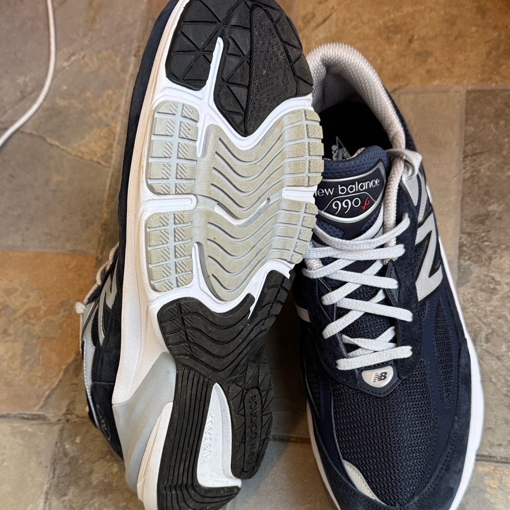 New Balance Men's Navy and White 990v6 Athletic Sneakers - Picture 5 of 9